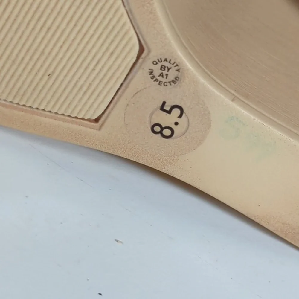 a.n.a. Women' s Downy Wedge‎ Sandals 8.5M Camel Color NEW 4.5 In Wedge Y2K 90s